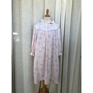 1970 GILLIGAN & O'MALLEY White And Pink Floral  Nightgown